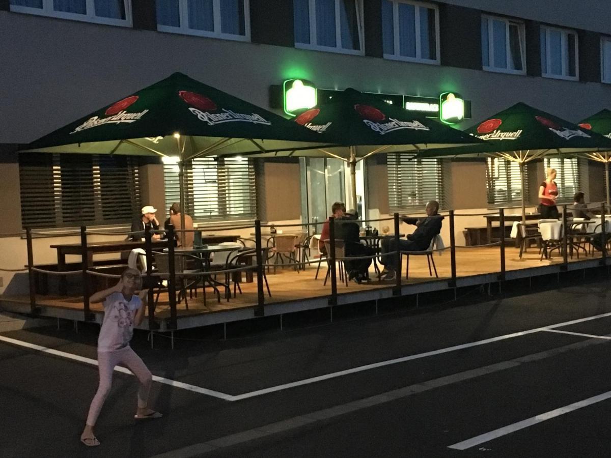 Hotel Arena Хомутов Экстерьер фото