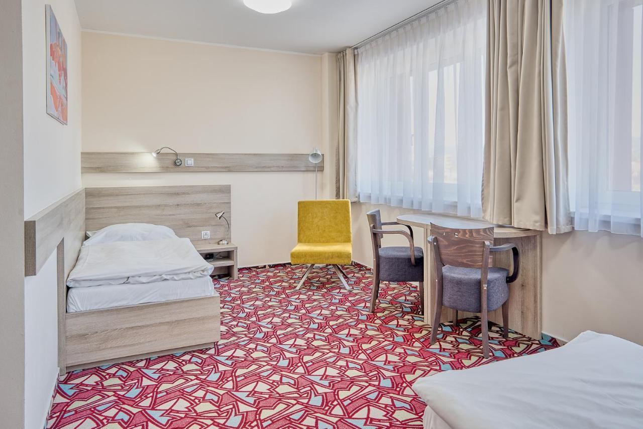Hotel Arena Хомутов Экстерьер фото